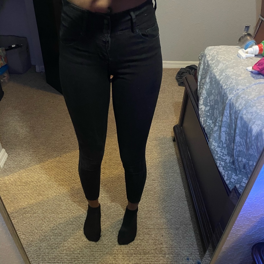 Black Mid-rise jeans